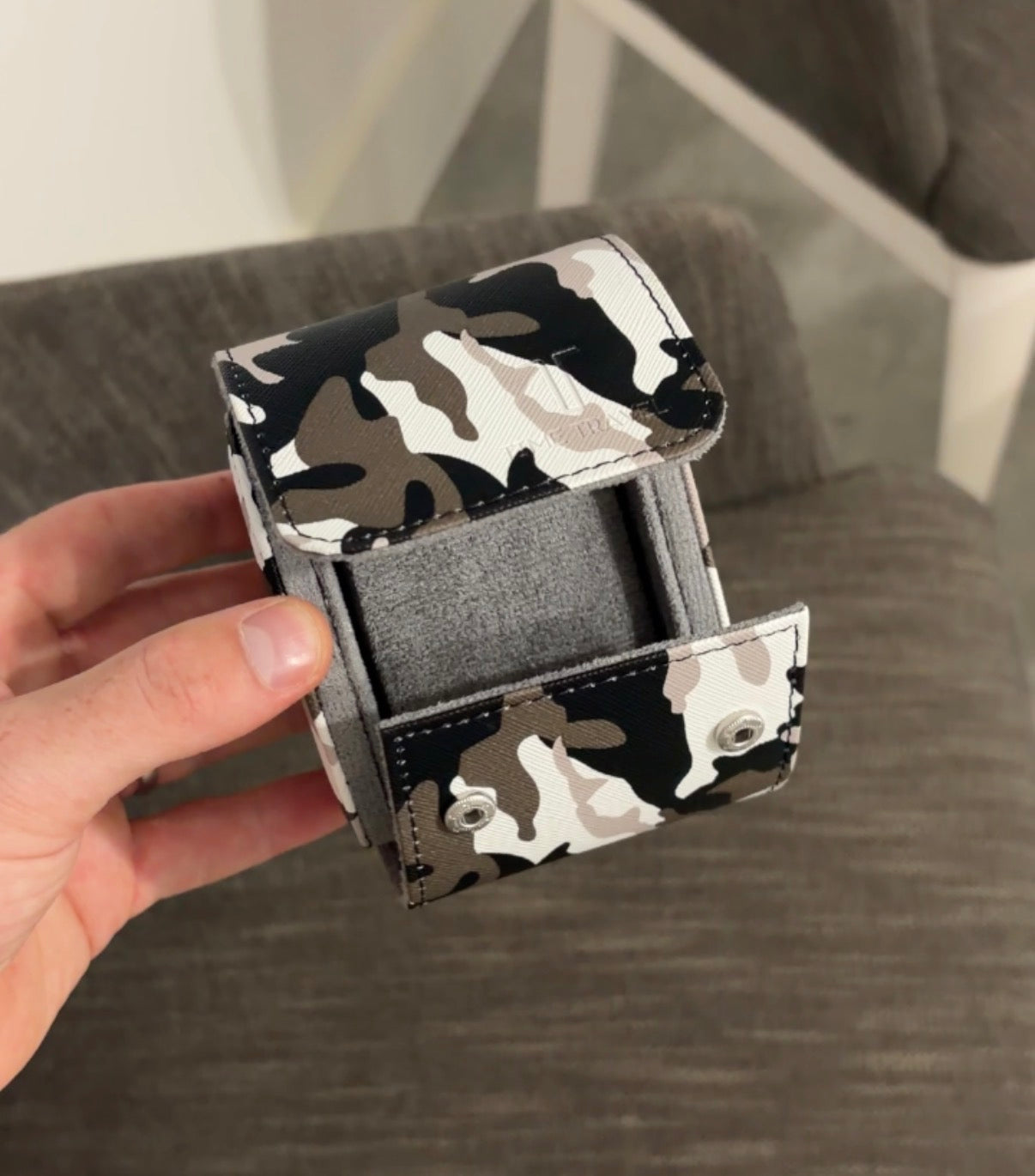 Paris Watch Roll
